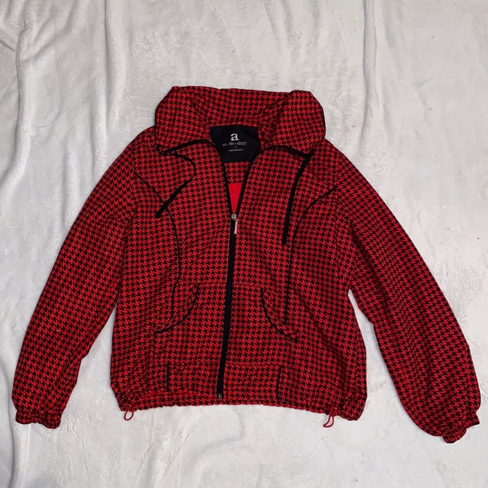 ACTIVOLOGY RED AND BLACK JACKET SIZE MEDIUM